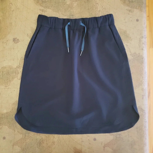 LULULEMON On The Fly Skirt, black, size 6 - Picture 2 of 6